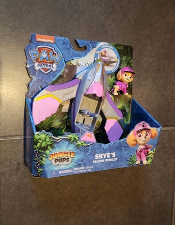 Stella et son véhicule transfomable Pat Patrouille