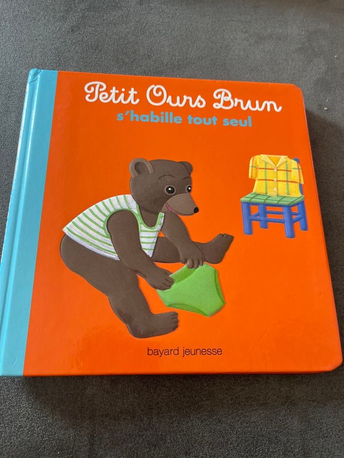 Livre petit ours brun s’habille tout seul - photo numéro 1