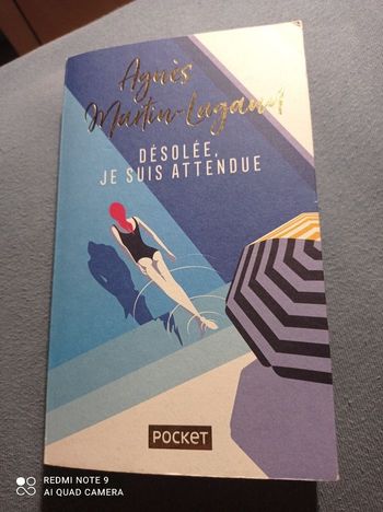 Livre roman, Désolée je suis attendue, Agnès Martin Lugand