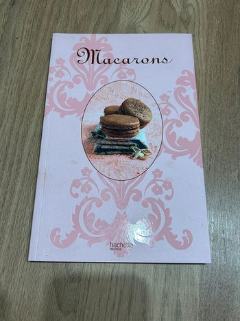Livre de recettes macaron chez Hachette