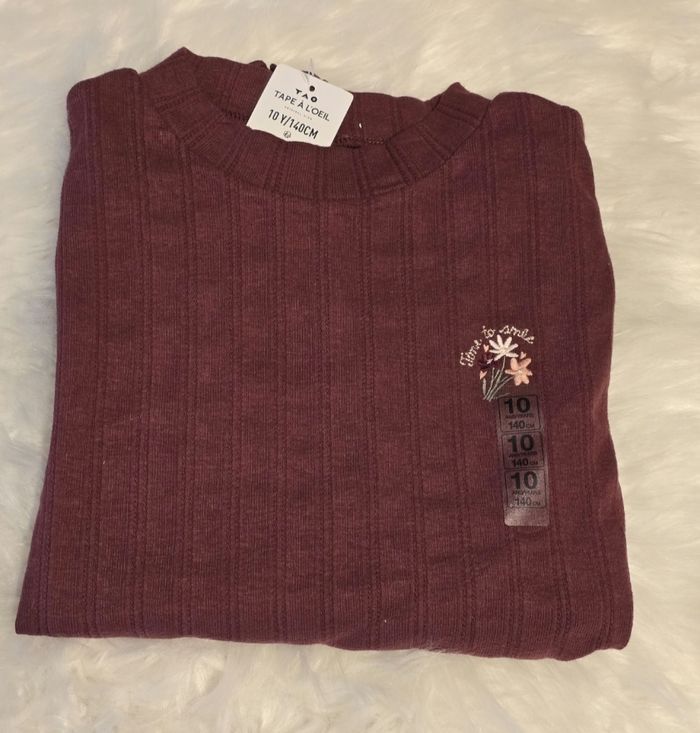 Neuf (non porté)⚘️🏷⚘️😍🤩 teeshirt côtelé ml 10 ans fille ⚘️⚘️🤩😍 - photo numéro 2