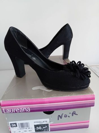 Chaussures à talon escarpins comme neufs