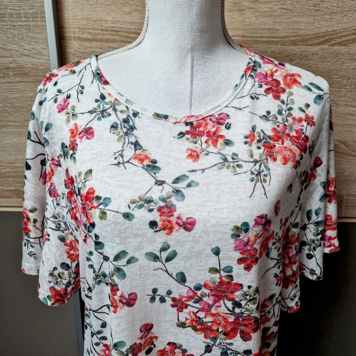 Blouse fleurie. - photo numéro 2