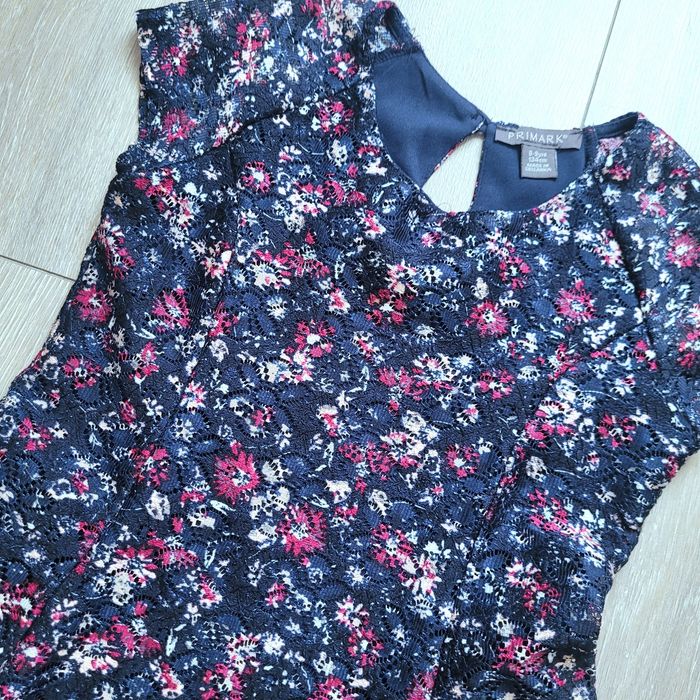 Magnifique robe bleu marine fleuri. Fille 9 ans. Marque Primark - photo numéro 2