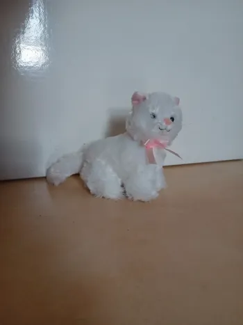 Jolie petit chat en peluche