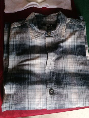 Chemise homme à carreaux bleu ciel, bleu marine et blanche manches longues.