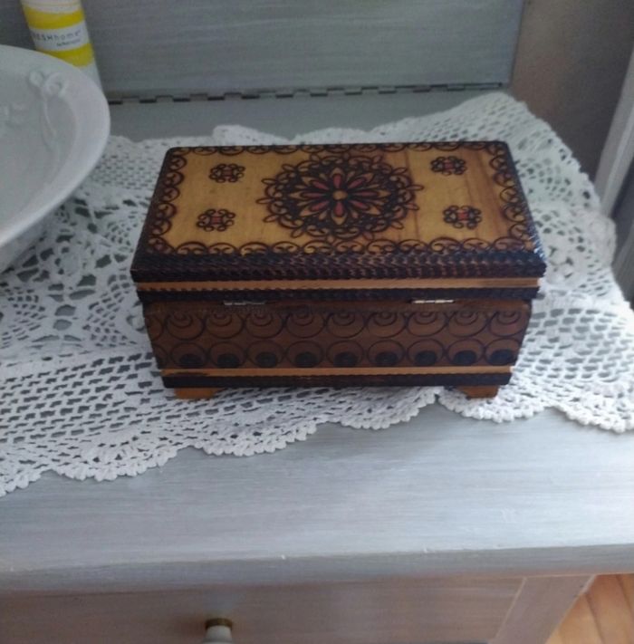 Coffre en bois artisanal - photo numéro 3