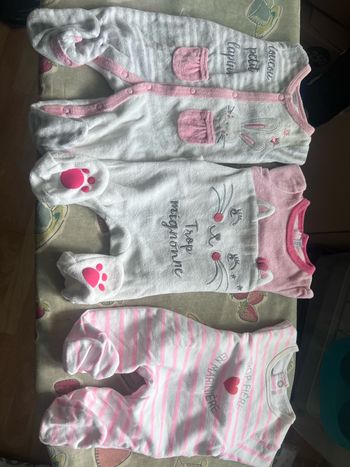 Lot de 3 pyjamas naissance.