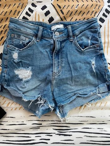 Short troué en jean