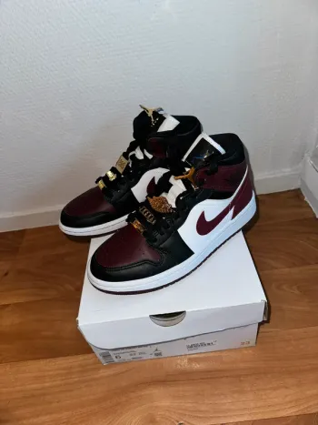 Jordan 1 mid