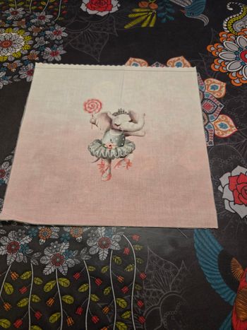 Petit panneau couture elephant danseur