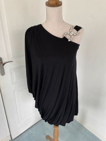 Robe tunique noire avec bijou taille 1