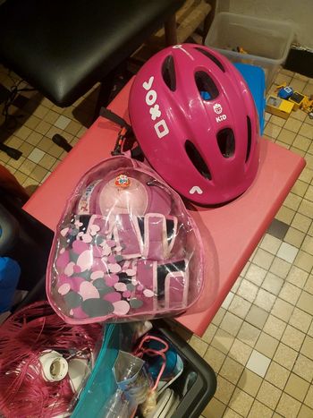 Casque enfant et genouillere,coudiere