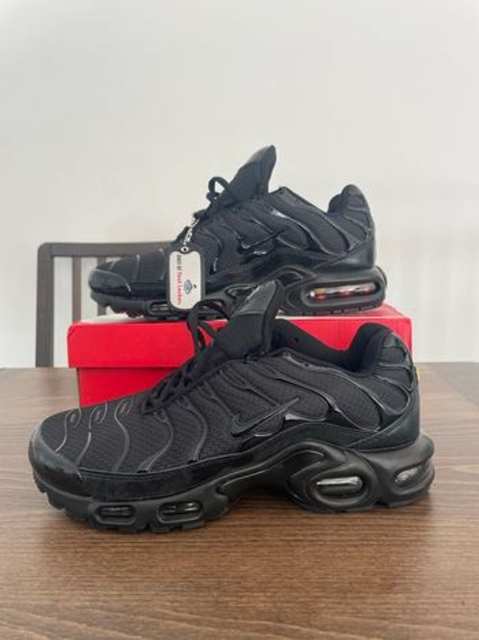 Tn Nike full black taille 40 neuf dans la boîte