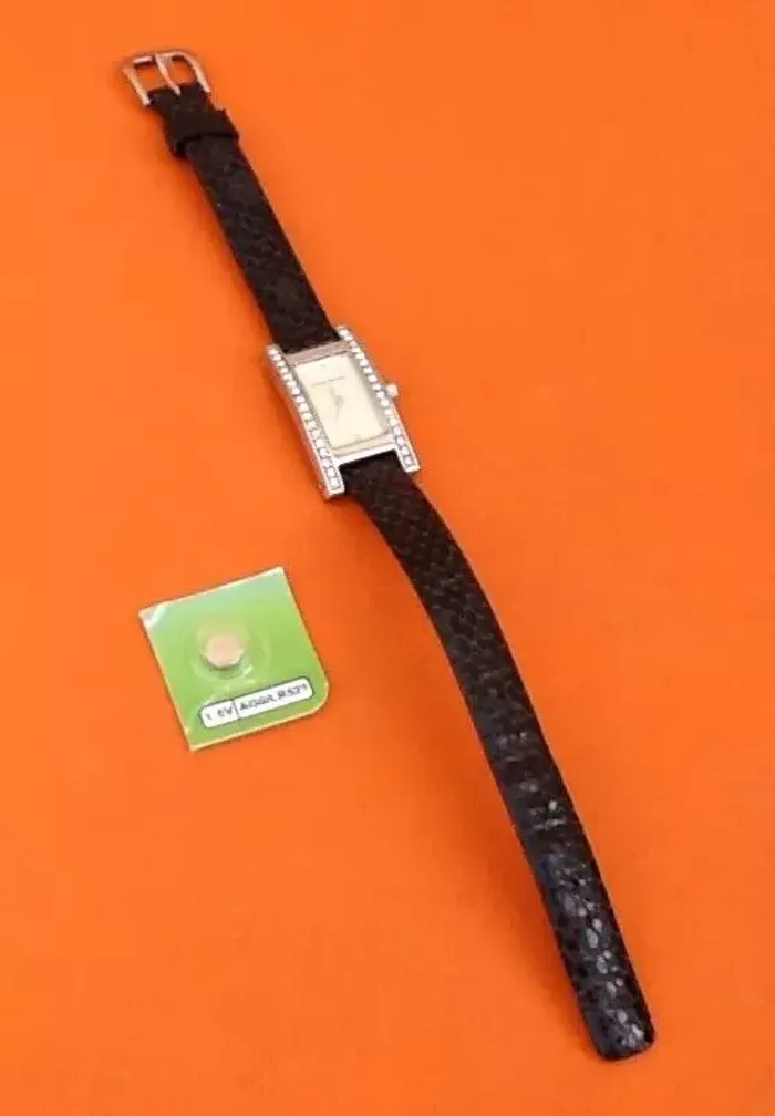 Montre femme Yves Bertelin WC17142 Boitier rectangulaire serti de zirconium - photo numéro 2