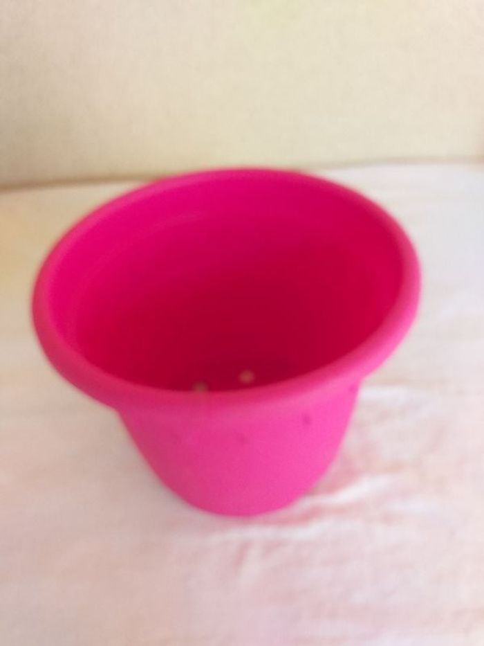 pot fleur en plastique couleur rose