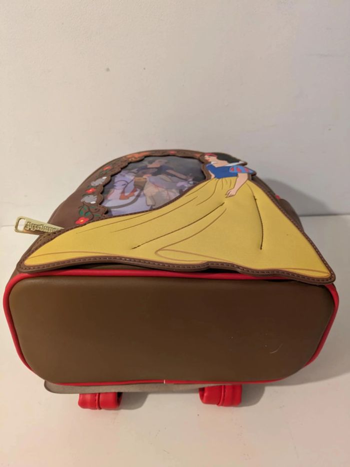 Sac à dos Loungefly Balnche Neige Lenticular - photo numéro 5