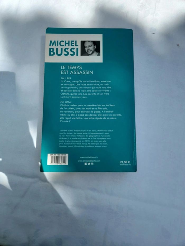 Livre Michel Bussi - Le temps est assassin- grand format broché - photo numéro 2