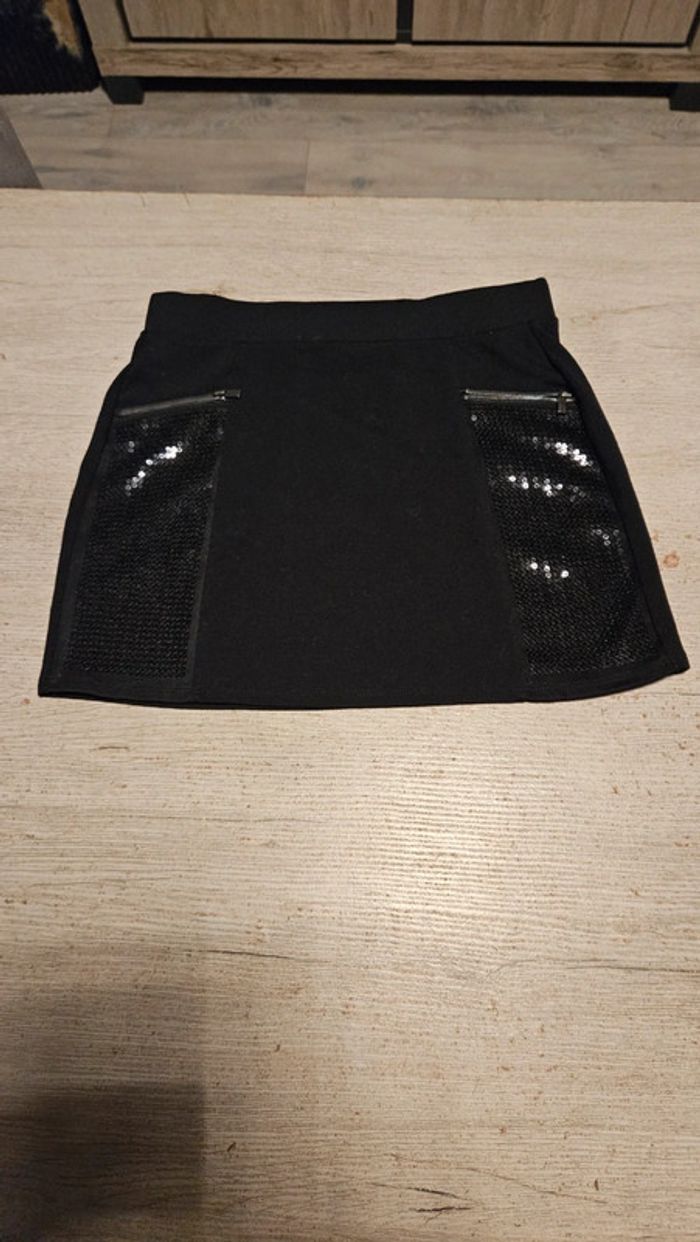 Jupe courte,épaisse, noire, avec sequins, C&A, 170/15ans, nickel - photo numéro 2