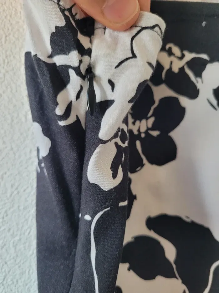 Robe noir et blanc fleurie - photo numéro 5
