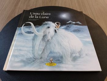 Livre L'eau claire de la lune