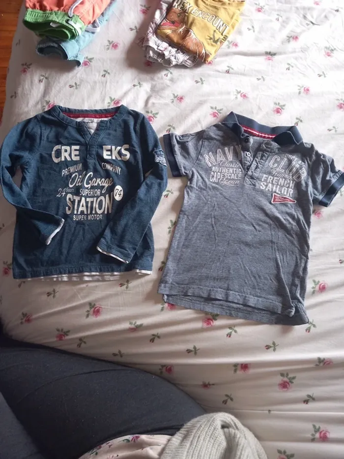 Lot T-shirt sweat-shirt