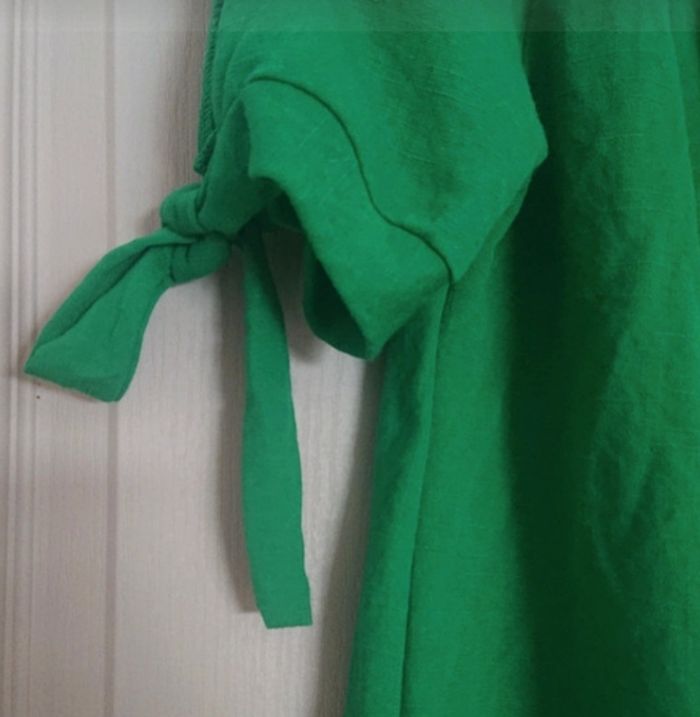 Blouse verte manches courtes. - photo numéro 3