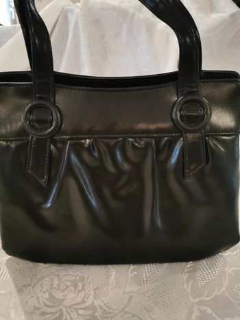 Sac à main vintage noir.