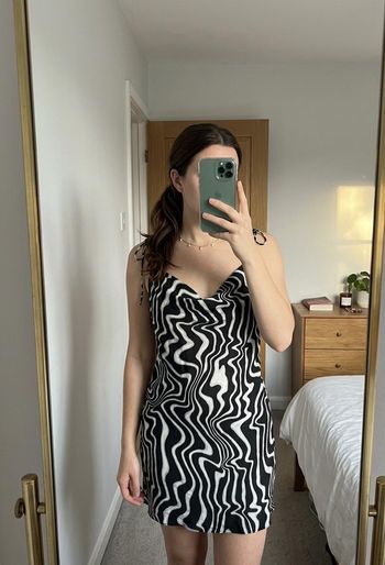 Robe Zara noire et blanche à motifs