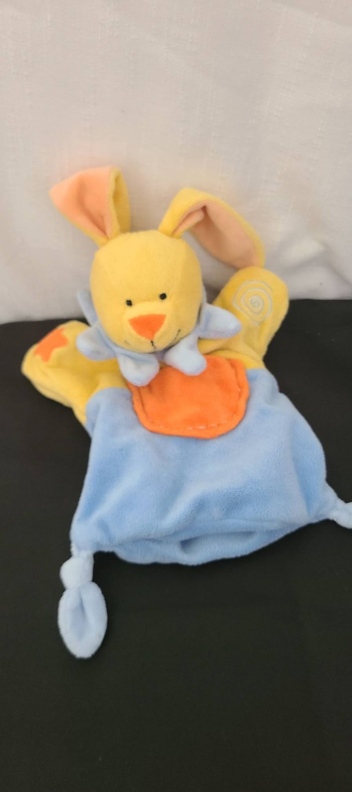 Doudou marionnette Lapin jaune bleu orange étoile poche baby luna Spirale Nœud - photo numéro 2