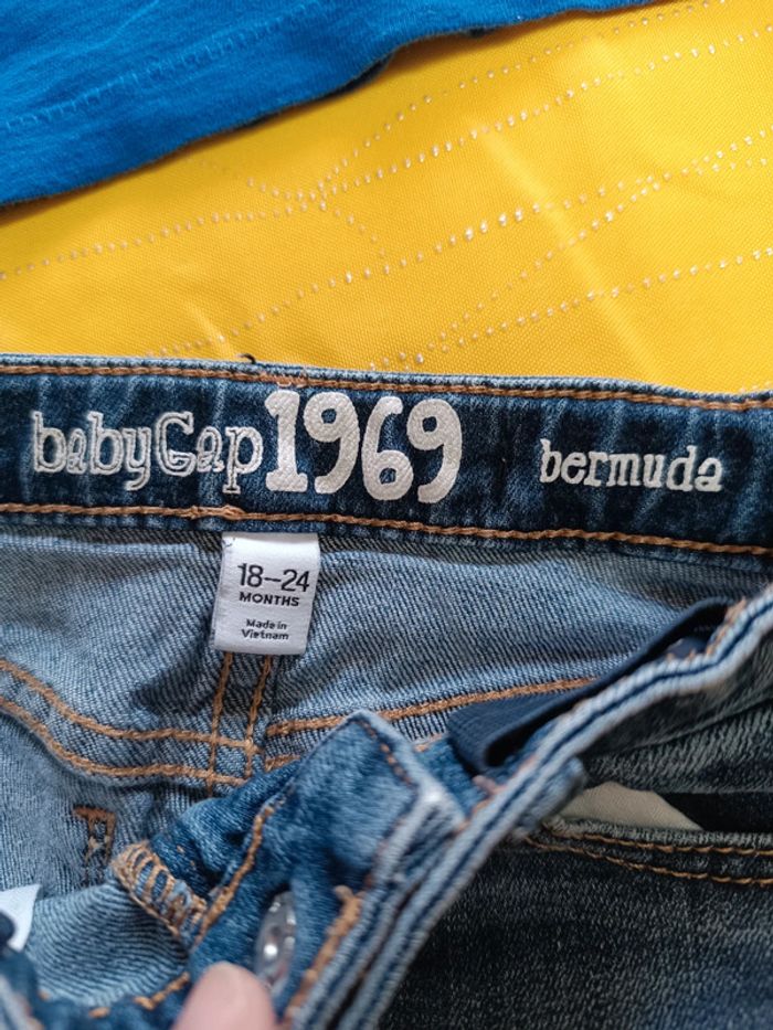 Bermuda en jean et tee-shirt manches courtes Gap 2 ans - photo numéro 6