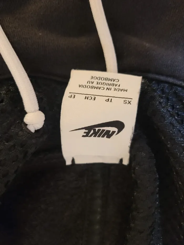Pull nike noir + pontalon noir - photo numéro 4