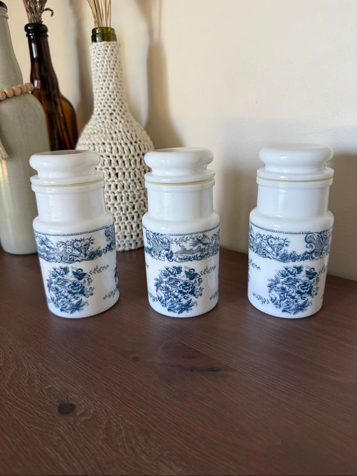 Lit de 3 pots vintage en Opaline