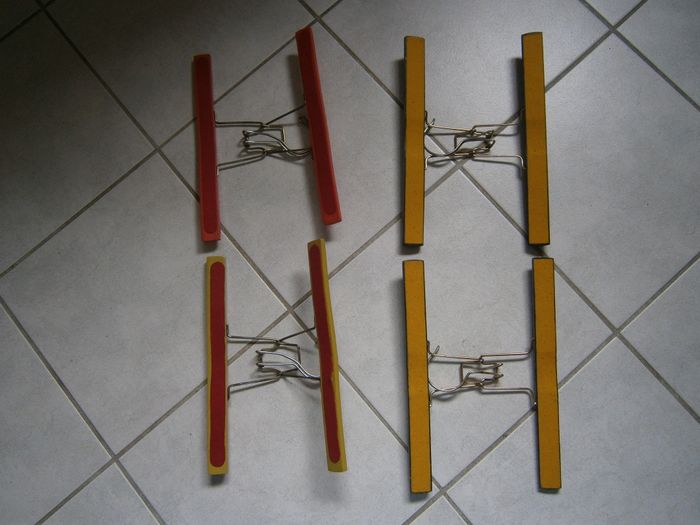Lot de 4 cintres à pince en bois de couleur 29 cm - photo numéro 4