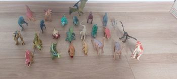 Lot 24 dinosaures