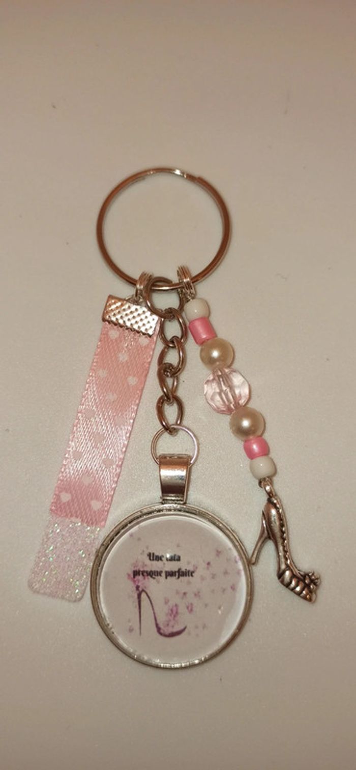 Cadeau tata, porte clé message bijoux de sac " une tata presque parfaite "