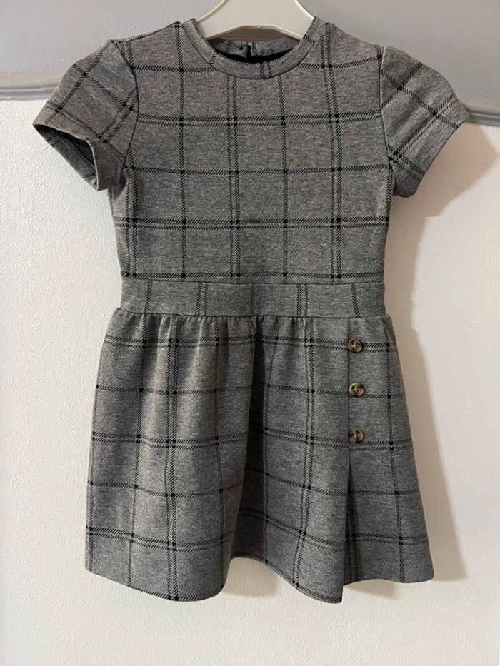Robe fille taille 4 ans marque Kiabi très bon état