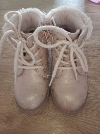 Bottines fille bon état T23