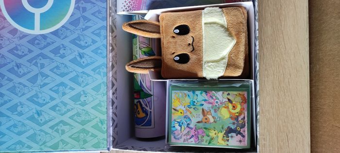 Coffret super premium SPC Pokémon EV8.5 sans booster - tapis + sleeve + range-deck + carte promo ( Évolution Prismatique EV08.5 ) - photo numéro 4