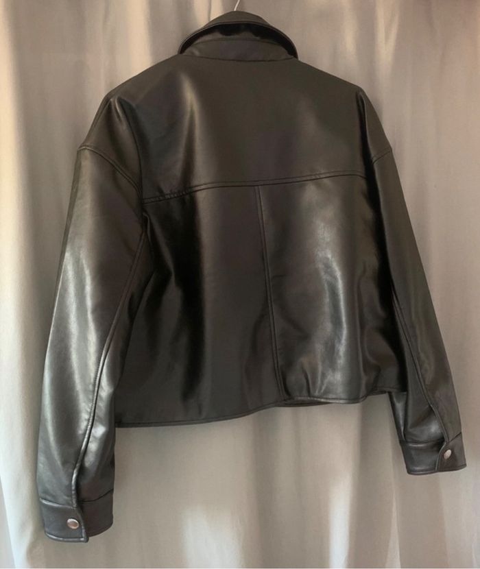 Veste noire en similicuir - photo numéro 4