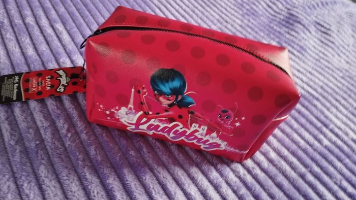 Trousse neuve avec étiquette Ladybug miraculous rouge - photo numéro 2