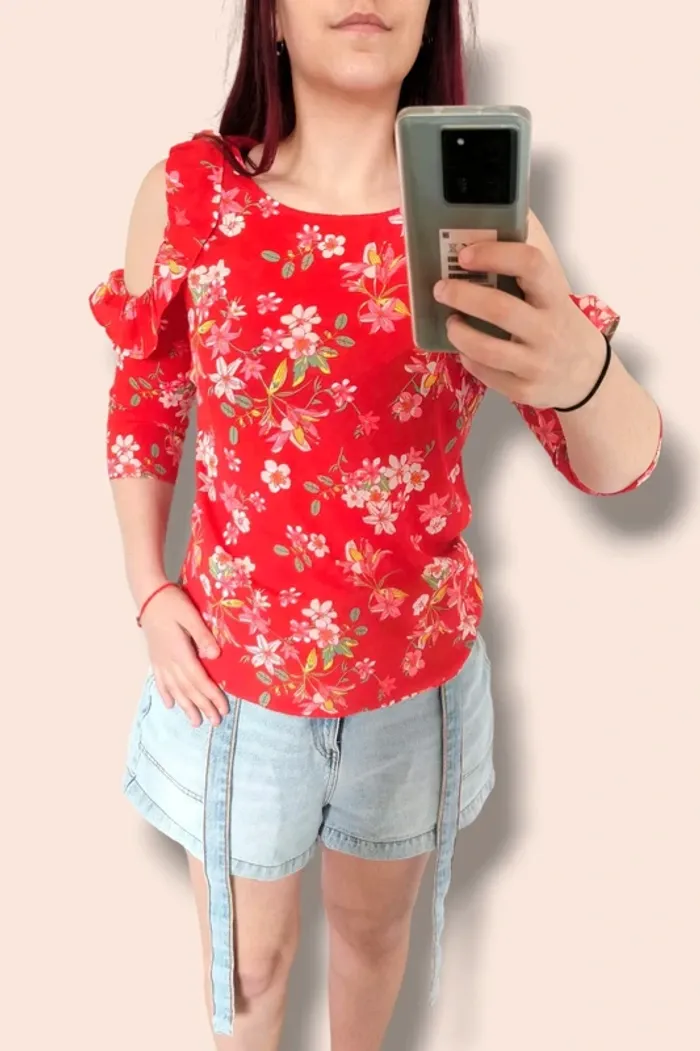 Haut rouge à fleurs épaules dénudées taille 38 kiabi
