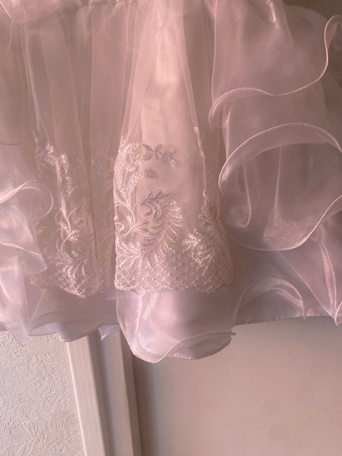 Robe cérémonie avec chapeau et chaussette TBE taille 3/4 ans - photo numéro 2