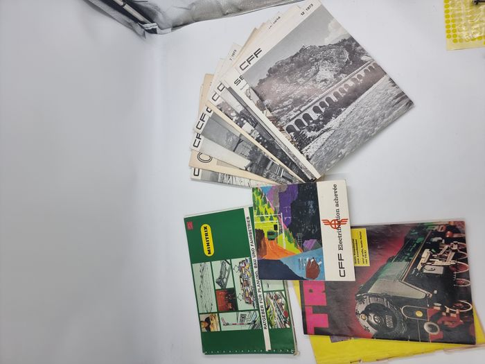 Lot de 23 magazines sur les trains suisses CFF année 60-70-80