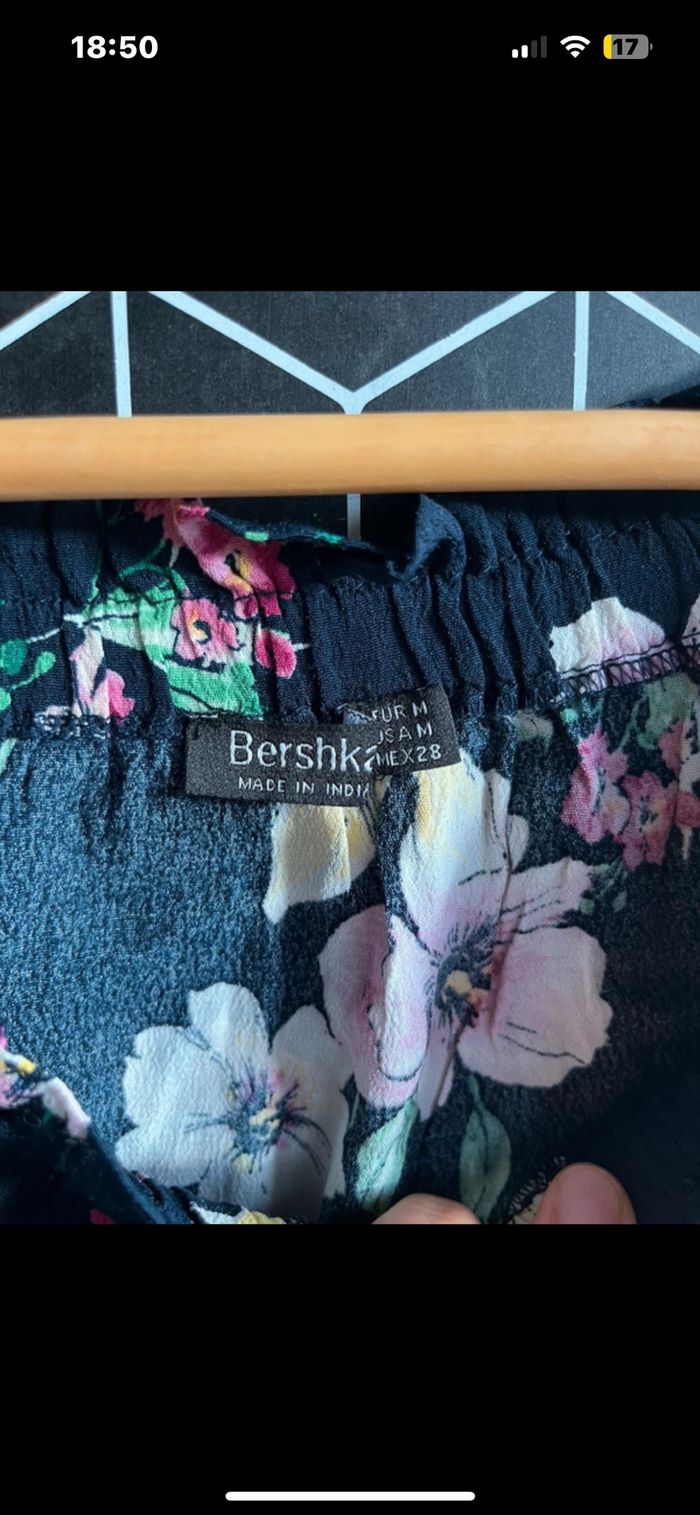 Blouse noire fleurie Bershka - photo numéro 3