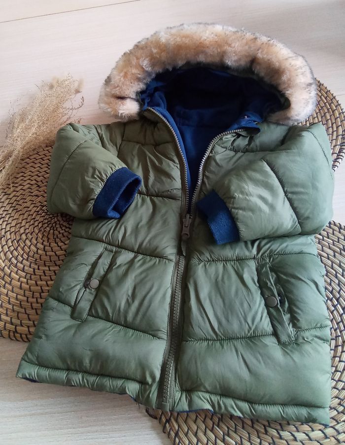 Doudoune réversible kaki/marine avec capuche fourrée Vertbaudet taille 3 ansu
