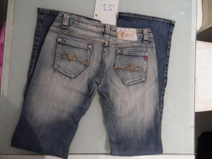 jeans olala légèrement usée sur le devant taille 36 - photo numéro 3