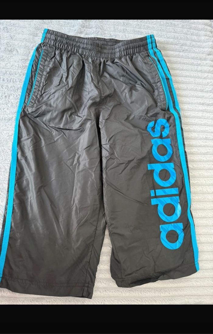 Pantacourt short Adidas taille 11/12 ans
