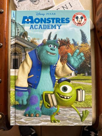 Livre Disney monstres et compagnies Academy