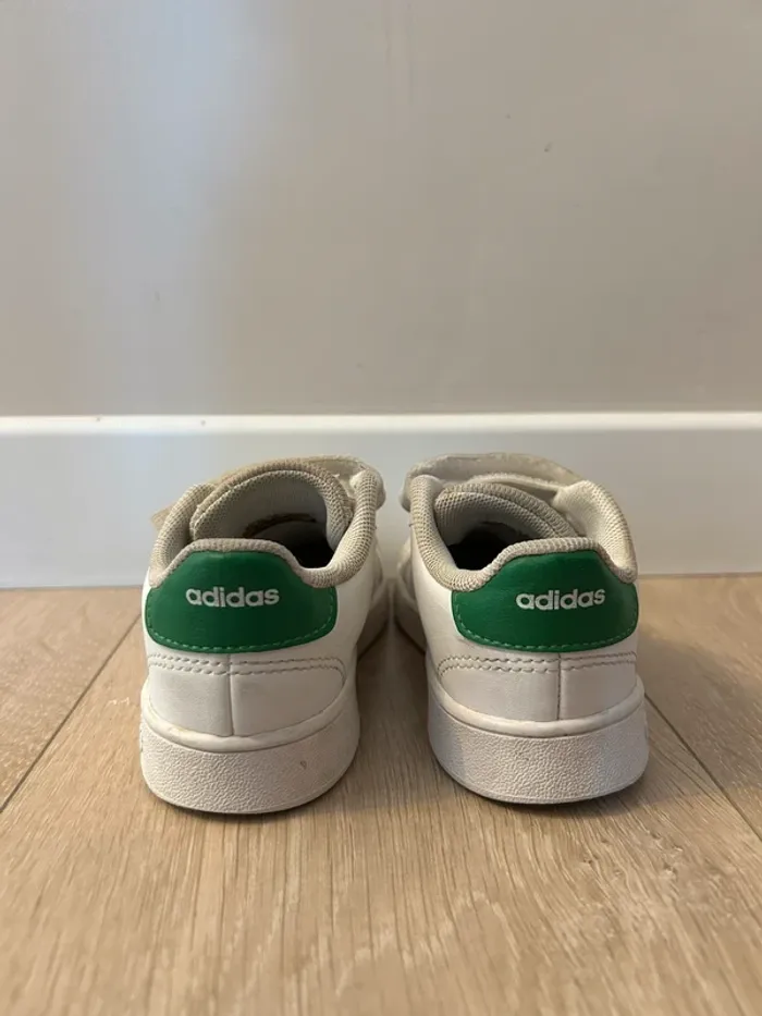 Basket Adidas Advantage blanc et vert Pointure 27 - photo numéro 3